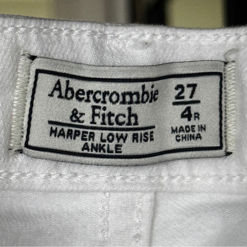 Women’s Size 27 Abercrombie & Fitch White Ankle Jeans - Picture 4 of 9